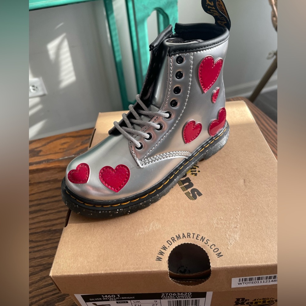 Dr Marten kid’s boots